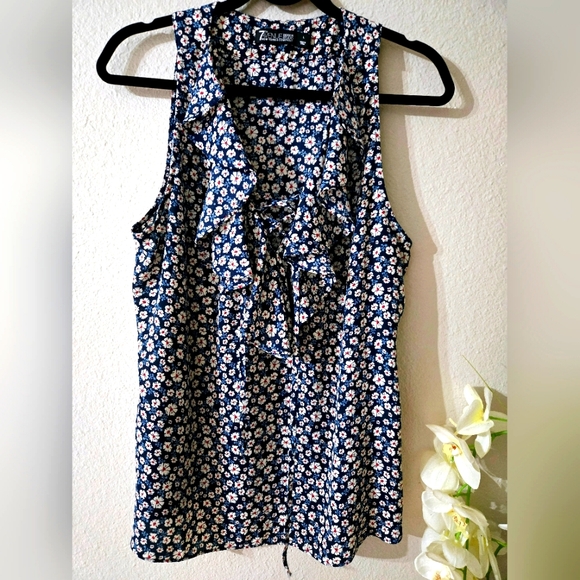 Sleeveless blue print large blouse ๐ - Picture 1 of 3